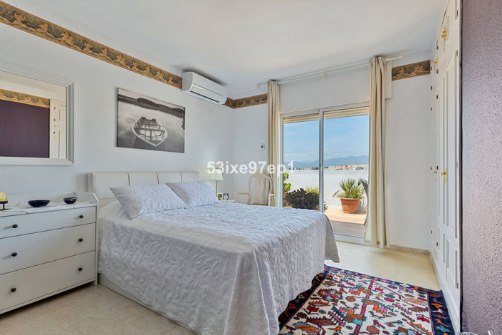 Image No.18-4 Bed Apartment for sale