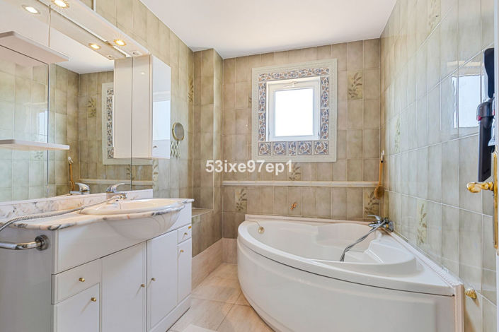Image No.21-4 Bed Apartment for sale