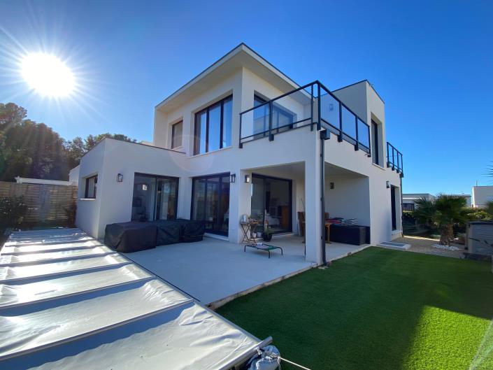 3 Bedrooms villa for sale in Cap d'Agde Highquality materials £