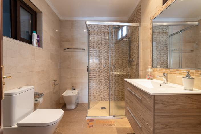 Image No.8-4 Bed Village House for sale