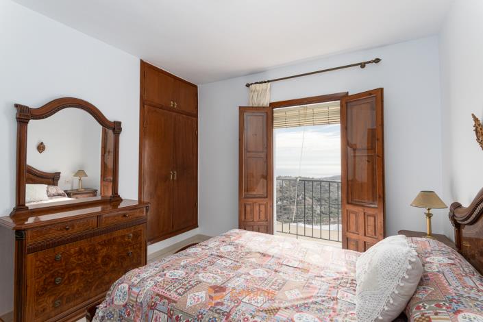 Image No.15-4 Bed Village House for sale