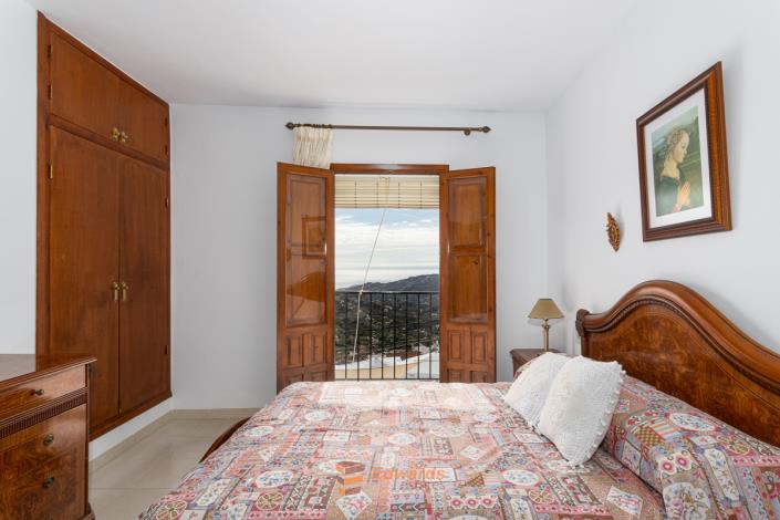 Image No.16-4 Bed Village House for sale