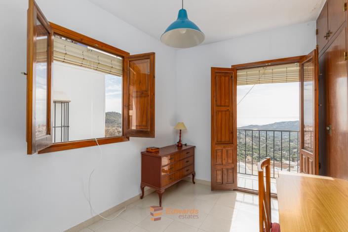 Image No.18-4 Bed Village House for sale