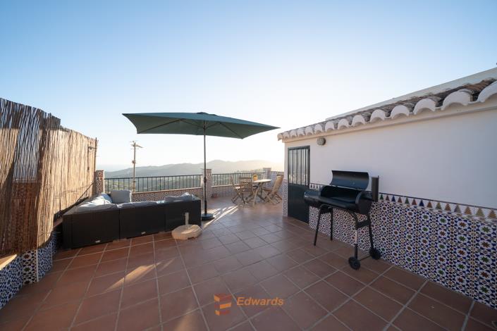 Image No.5-4 Bed Village House for sale