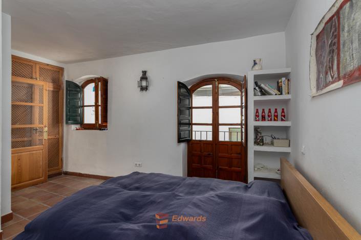 Image No.10-4 Bed Village House for sale