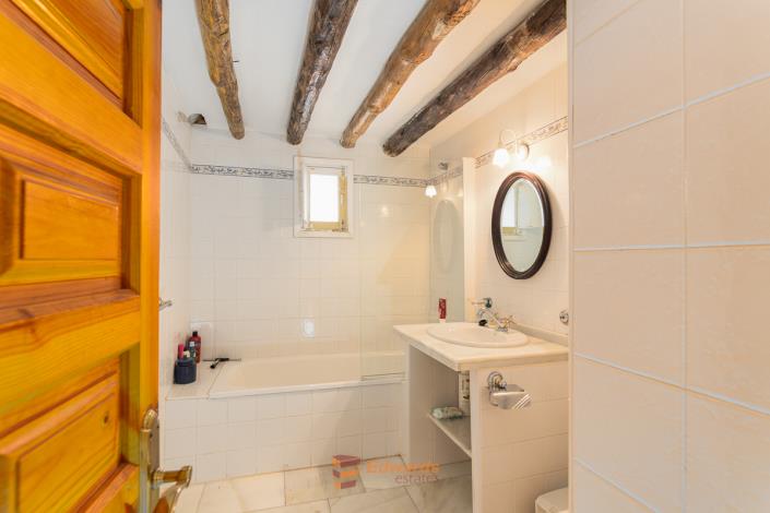 Image No.19-4 Bed Village House for sale