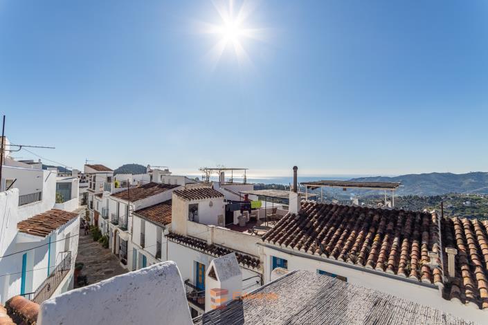 Image No.4-4 Bed Village House for sale