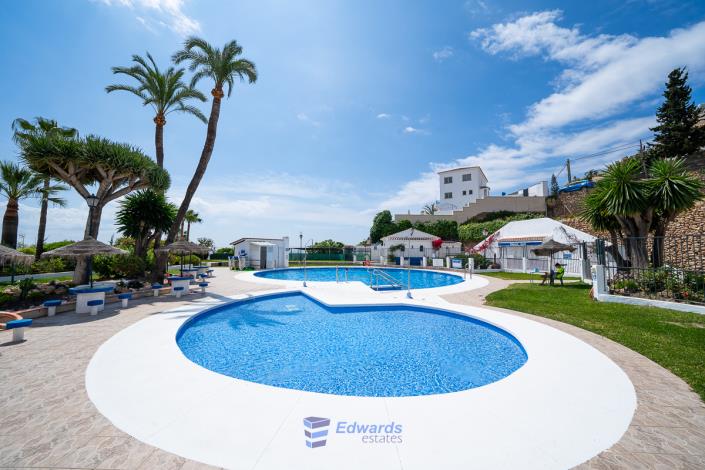 Image No.3-4 Bed House for sale