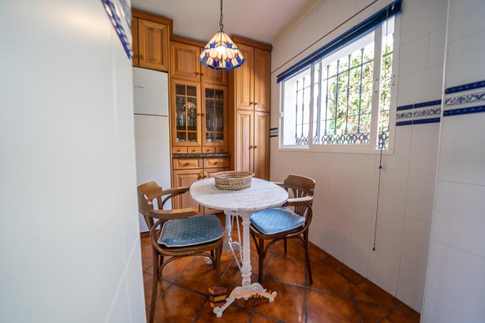 Image No.15-4 Bed House for sale