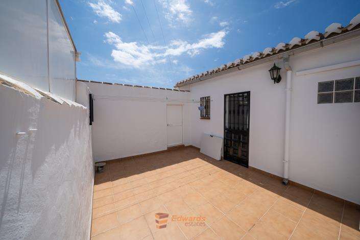 Image No.27-4 Bed House for sale