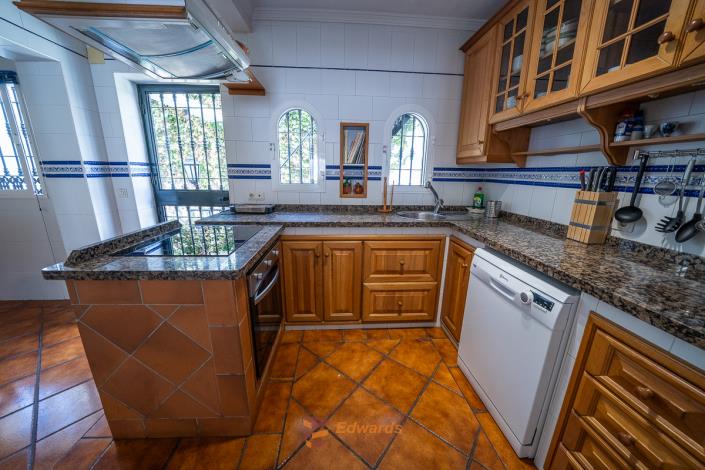 Image No.31-4 Bed House for sale