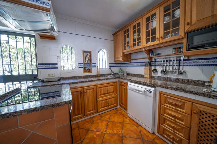 Image No.32-4 Bed House for sale