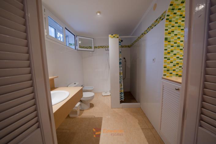 Image No.35-4 Bed House for sale