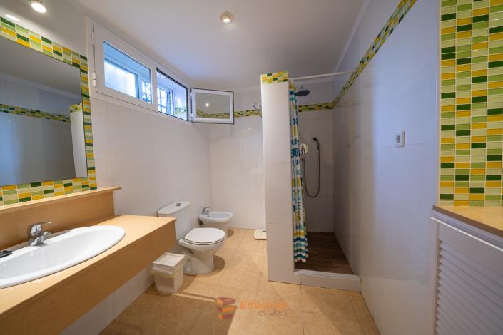 Image No.36-4 Bed House for sale