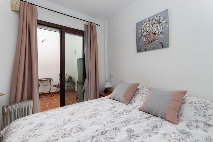 Image No.10-1 Bed Apartment for sale