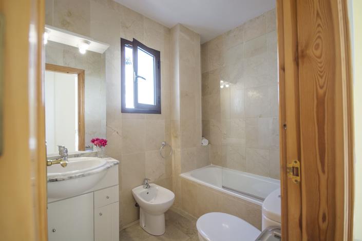 Image No.25-3 Bed Apartment for sale