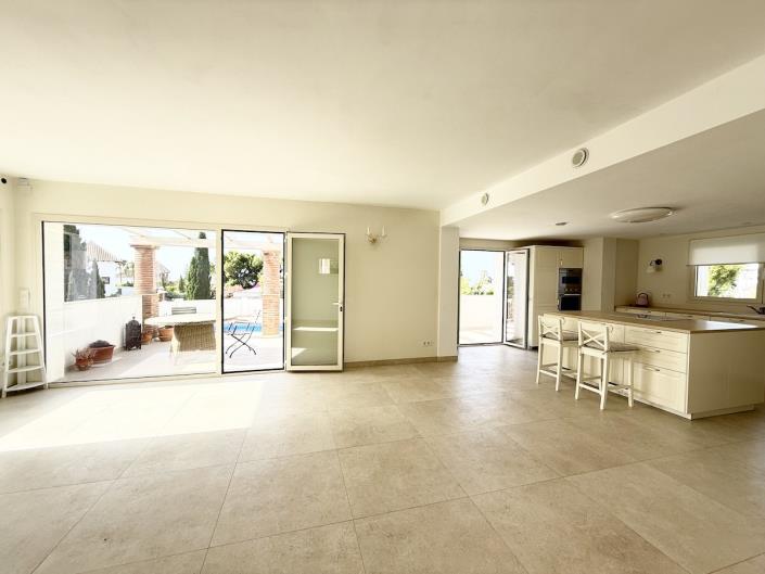 Image No.12-3 Bed Chalet for sale