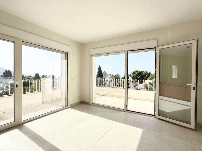 Image No.32-3 Bed Chalet for sale