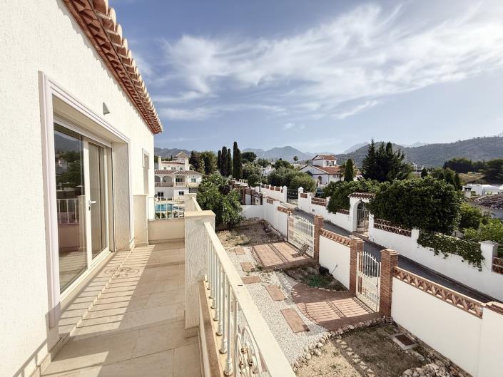 Image No.34-3 Bed Chalet for sale