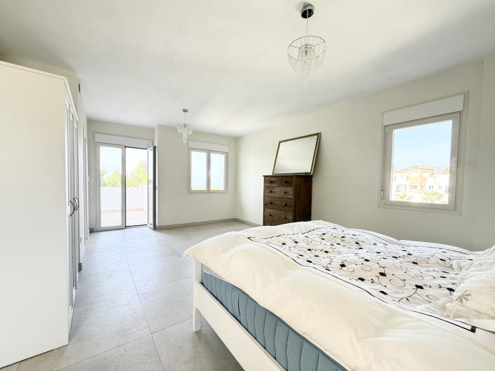 Image No.40-3 Bed Chalet for sale