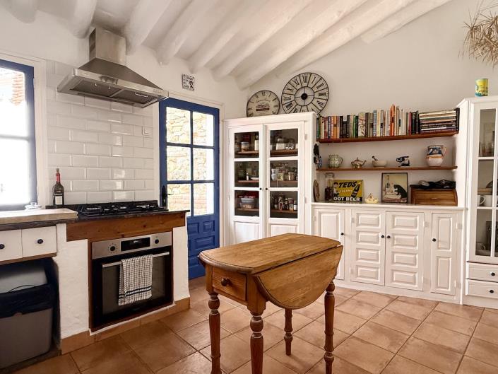 Image No.19-2 Bed Country House for sale