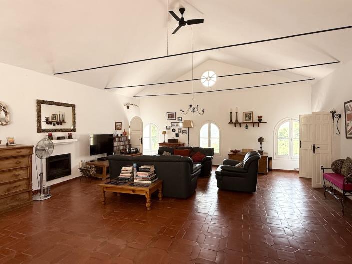 Image No.26-2 Bed Country House for sale