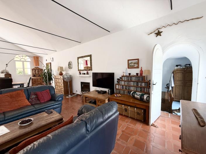 Image No.32-2 Bed Country House for sale