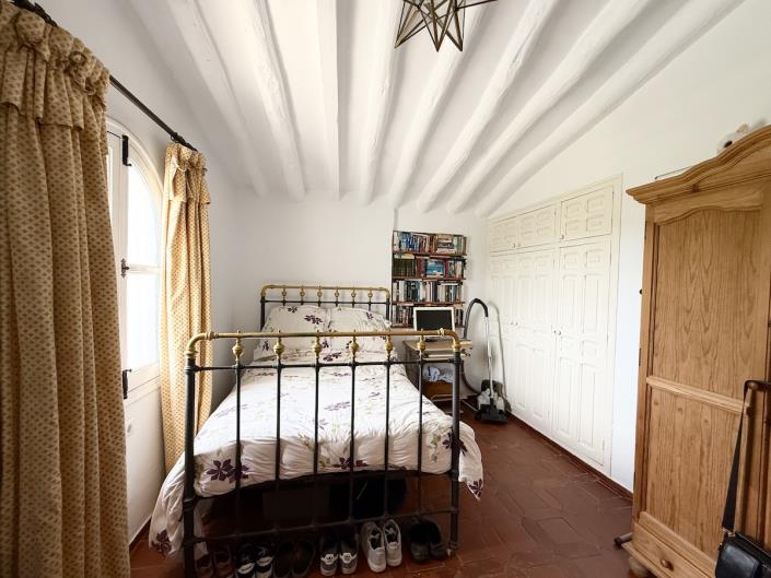 Image No.38-2 Bed Country House for sale