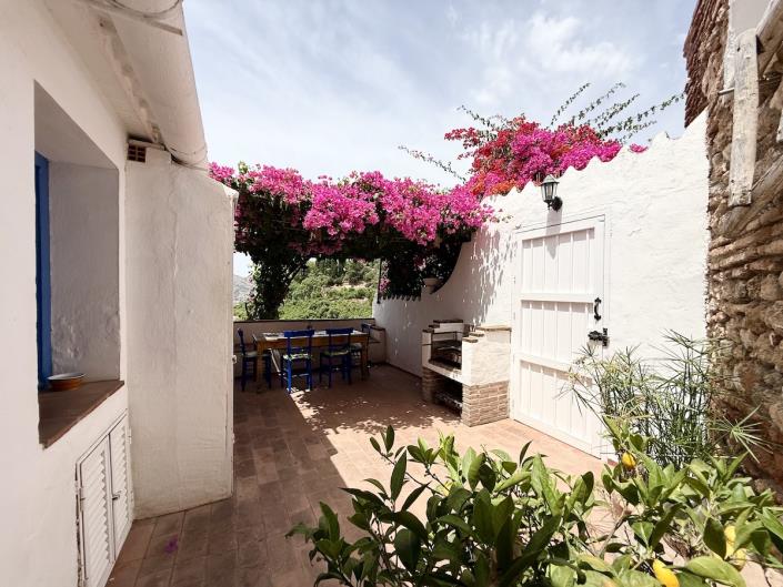 Image No.7-2 Bed Country House for sale