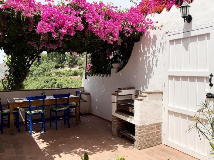 Image No.5-2 Bed Country House for sale