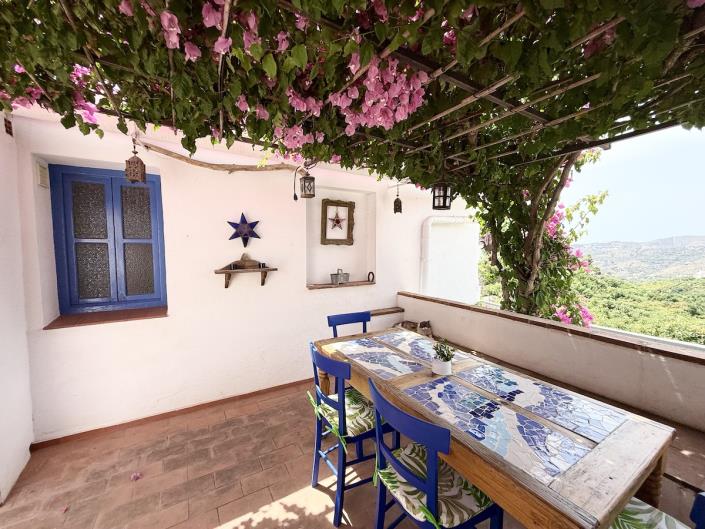 Image No.9-2 Bed Country House for sale