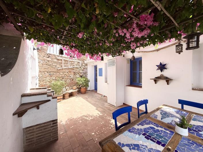 Image No.8-2 Bed Country House for sale