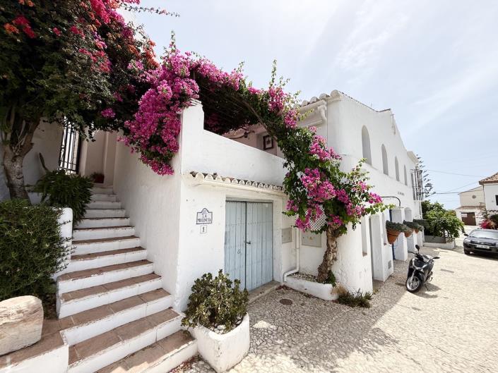 Image No.4-2 Bed Country House for sale