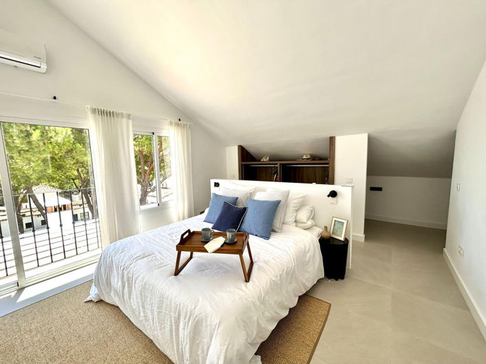 Image No.20-3 Bed Property for sale