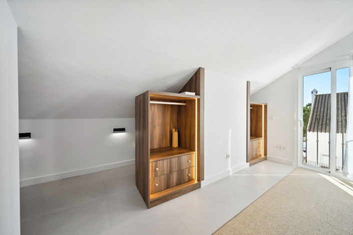 Image No.33-3 Bed Property for sale