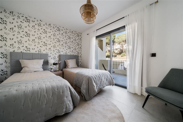 Image No.10-3 Bed Property for sale