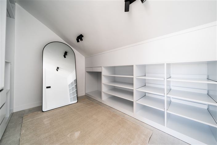 Image No.22-3 Bed Property for sale