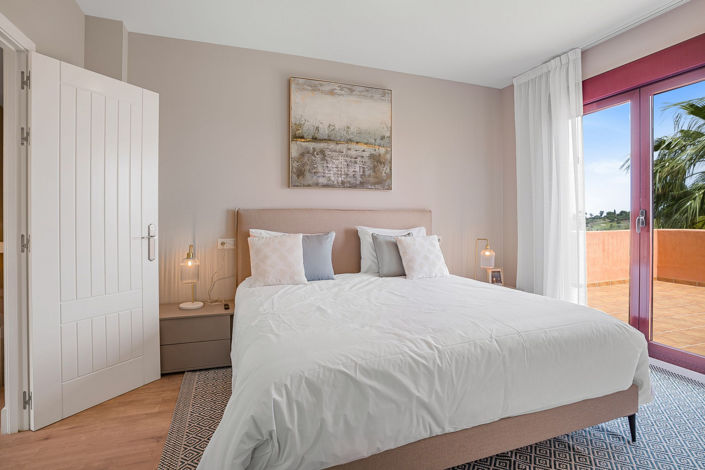 Image No.19-3 Bed Property for sale