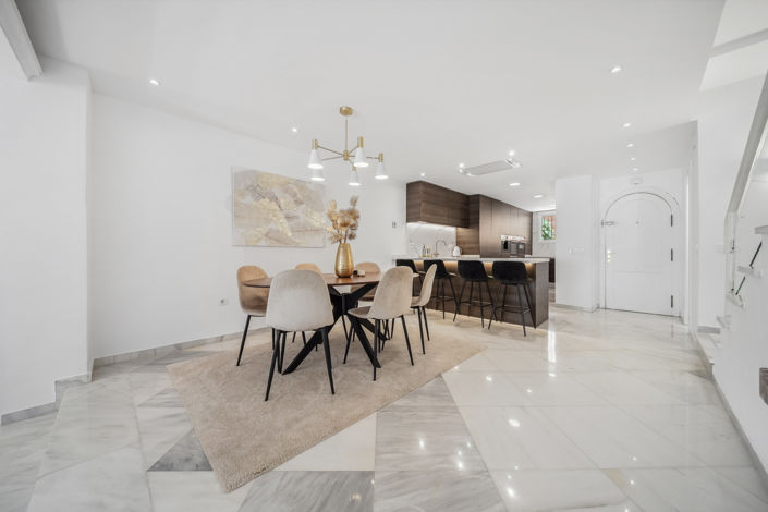 Image No.12-3 Bed Townhouse for sale