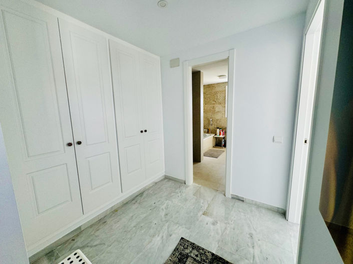 Image No.19-4 Bed Townhouse for sale