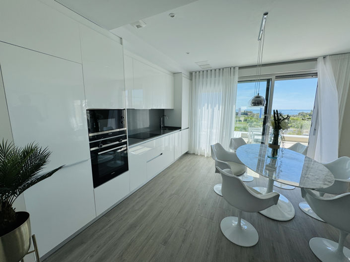 Image No.10-2 Bed Property for sale