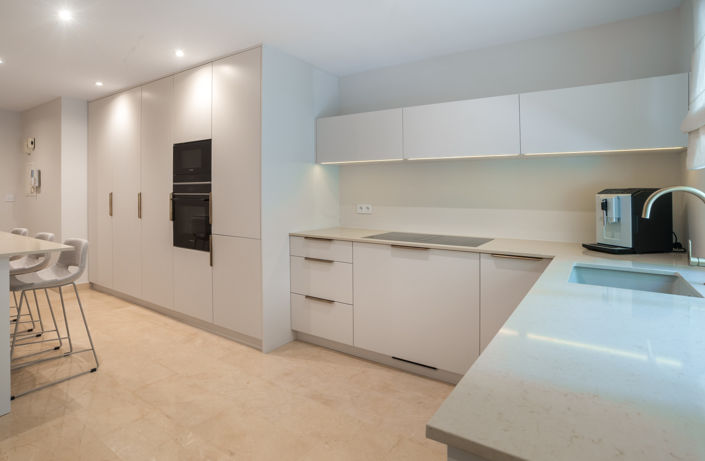 Image No.14-3 Bed Property for sale