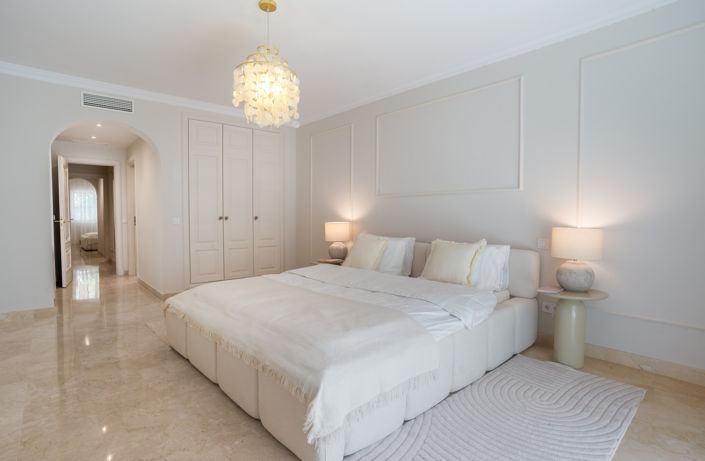 Image No.21-3 Bed Property for sale