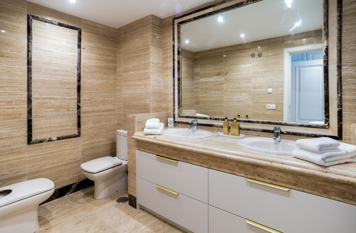 Image No.5-3 Bed Property for sale