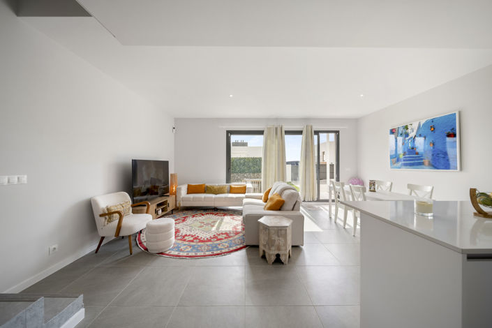 Image No.10-4 Bed House for sale