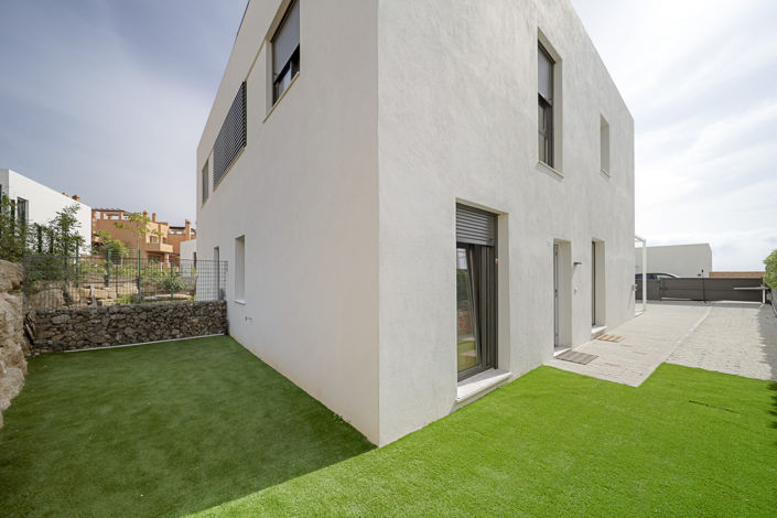 Image No.18-4 Bed House for sale