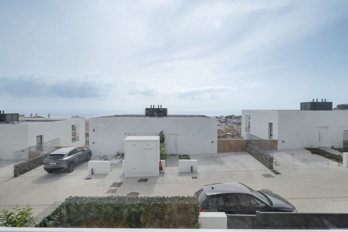 Image No.32-4 Bed House for sale