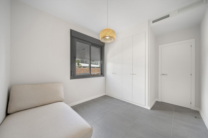Image No.35-4 Bed House for sale