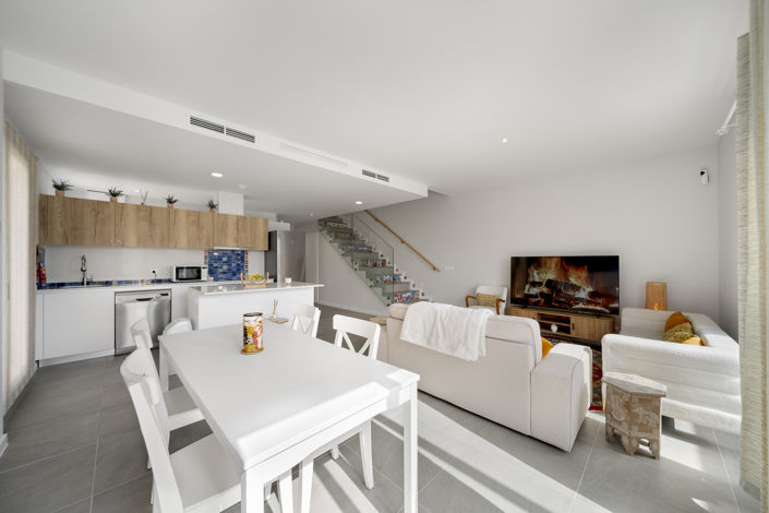 Image No.6-4 Bed House for sale