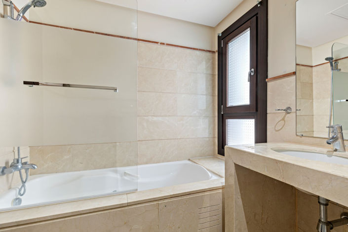 Image No.27-4 Bed Townhouse for sale